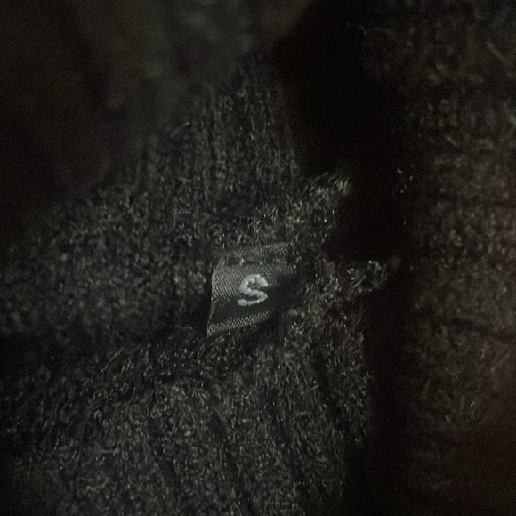 Black turtleneck sweater dress w gold chain belt - Picture 4 of 8